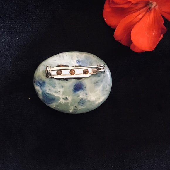 Handpainted hummingbird brooche! ✨ - Picture 2 of 3